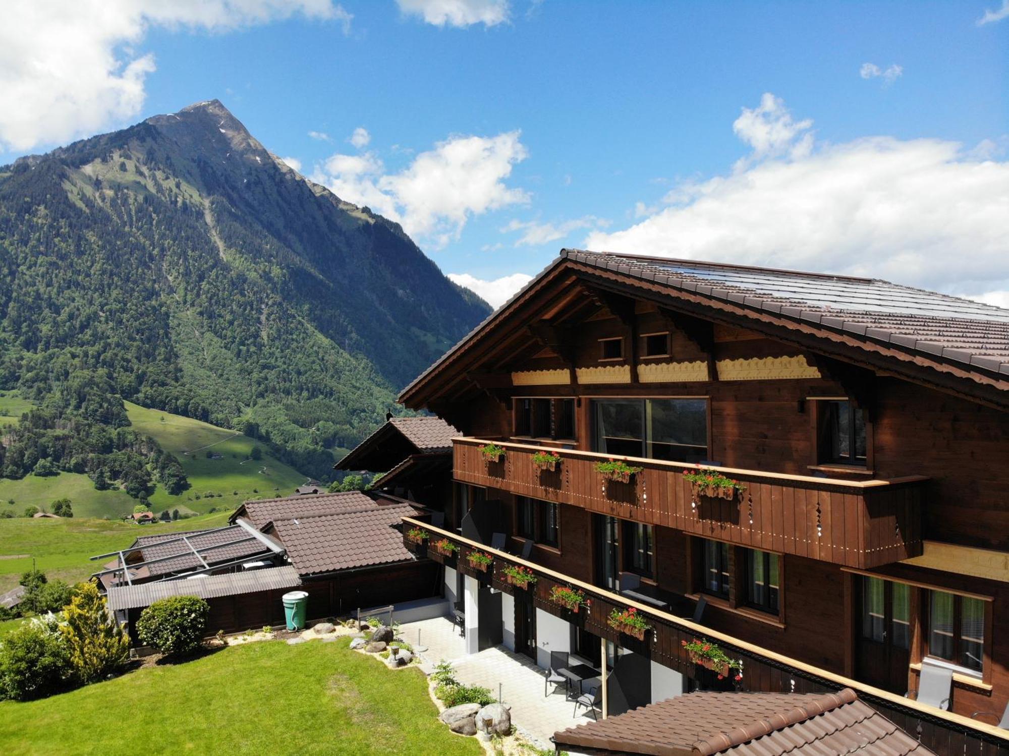 Bergblick Lodge - 3 Sterne Garni - Neueroeffnung Aeschi Bei Spiez Exterior photo