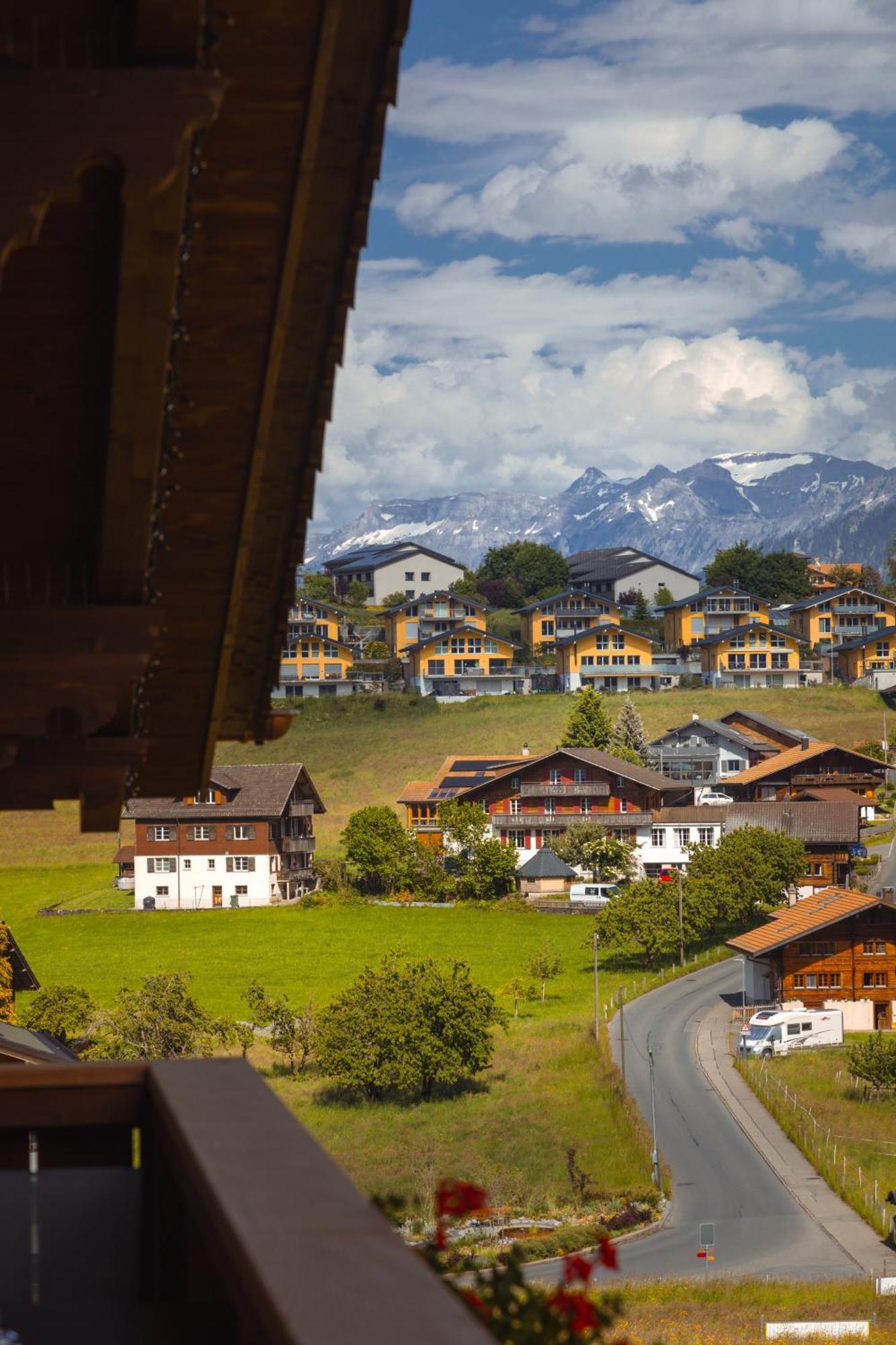 Bergblick Lodge - 3 Sterne Garni - Neueroeffnung Aeschi Bei Spiez Exterior photo