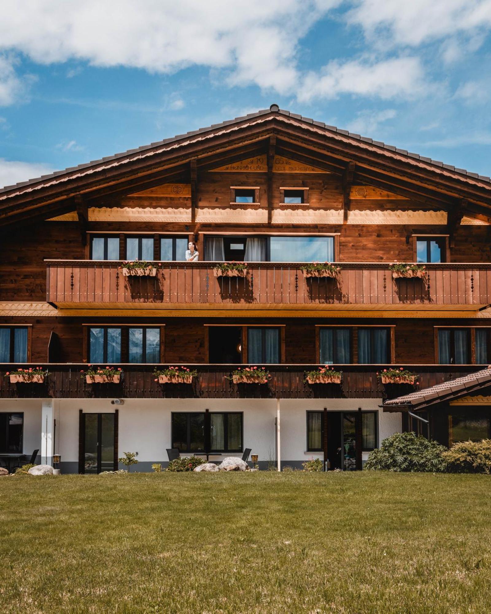 Bergblick Lodge - 3 Sterne Garni - Neueroeffnung Aeschi Bei Spiez Exterior photo